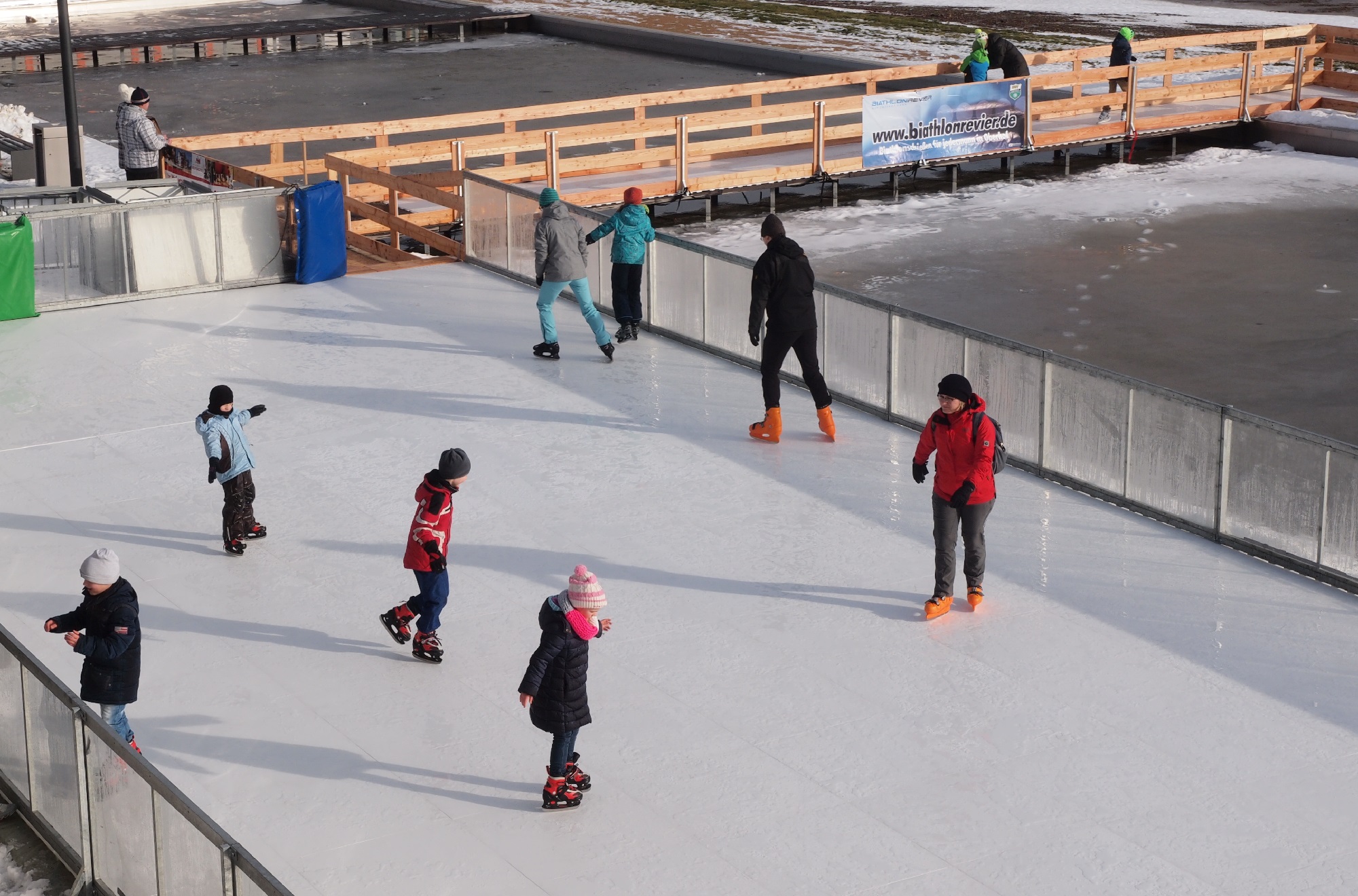 Jetzt INDOOR: Eislaufbahn Oberhof | outdoor inn Thüringer Wald